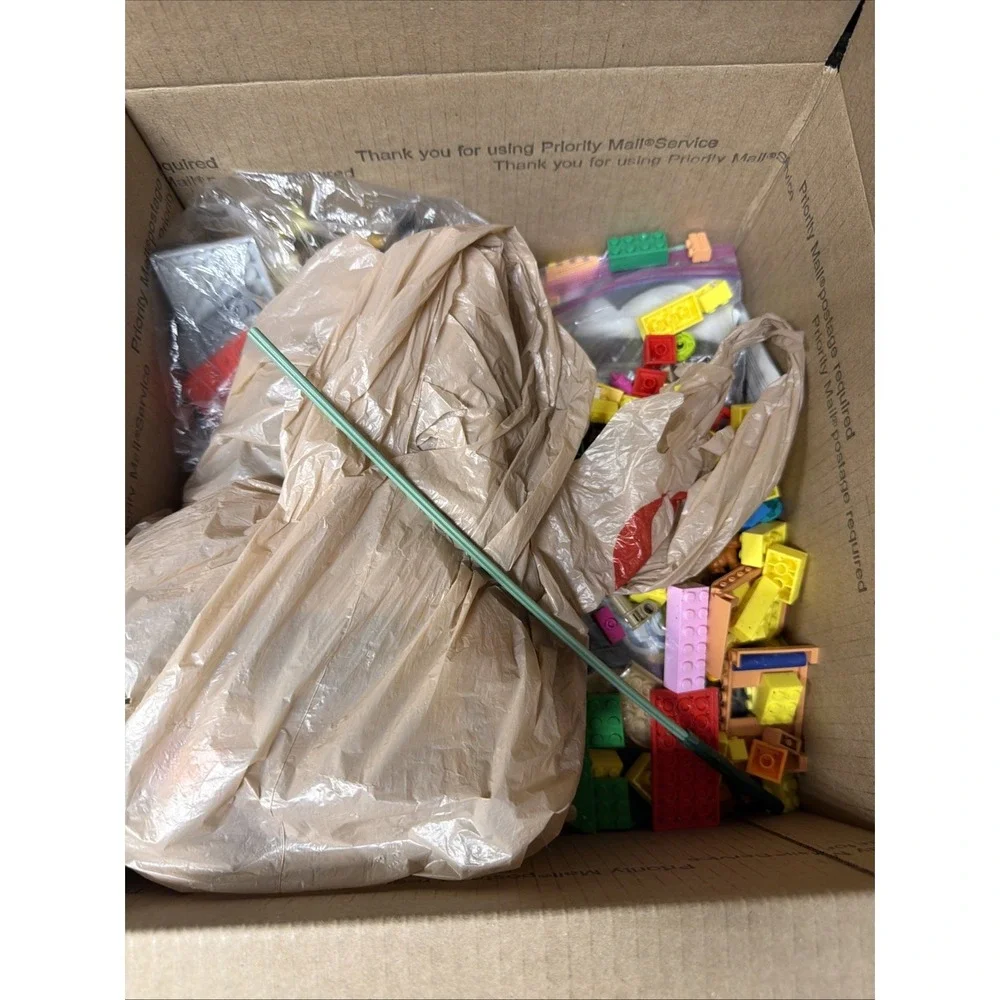 Legos 7.5lbs Some Small Sets In Box And Booklets - Picture 2 of 5